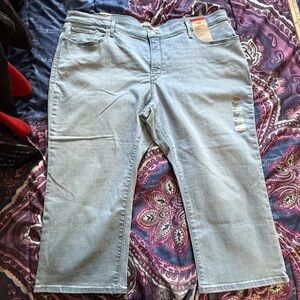 Levi's Light Wash Shaping Skinny Capris Plus Size 24W‎